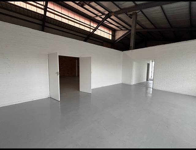 300M² WAREHOUSE TO LET IN MAITLAND